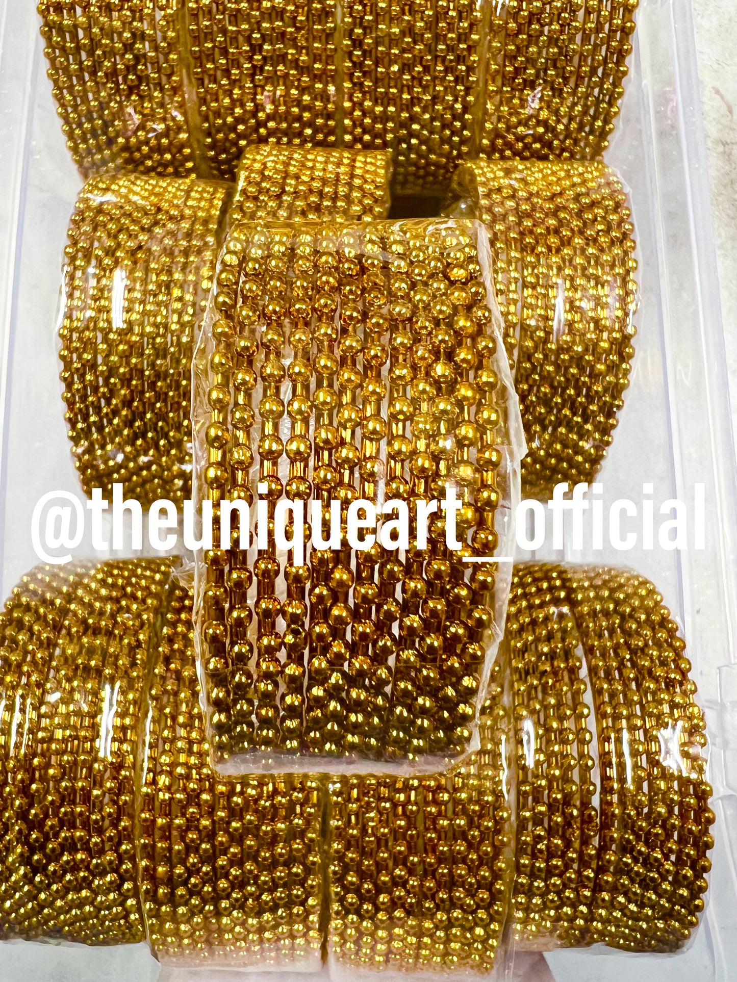 Close Dotted Metal Bangle