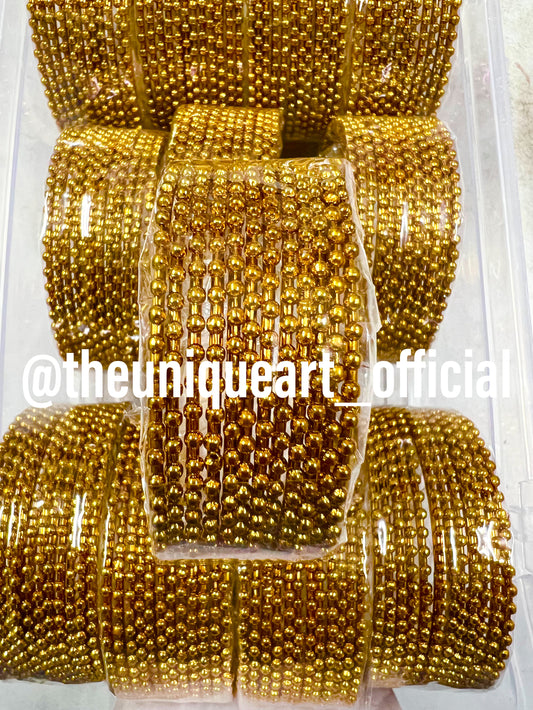 Close Dotted Metal Bangle