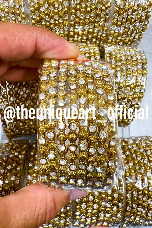 Flower Dotted With Stone Metal Bangle