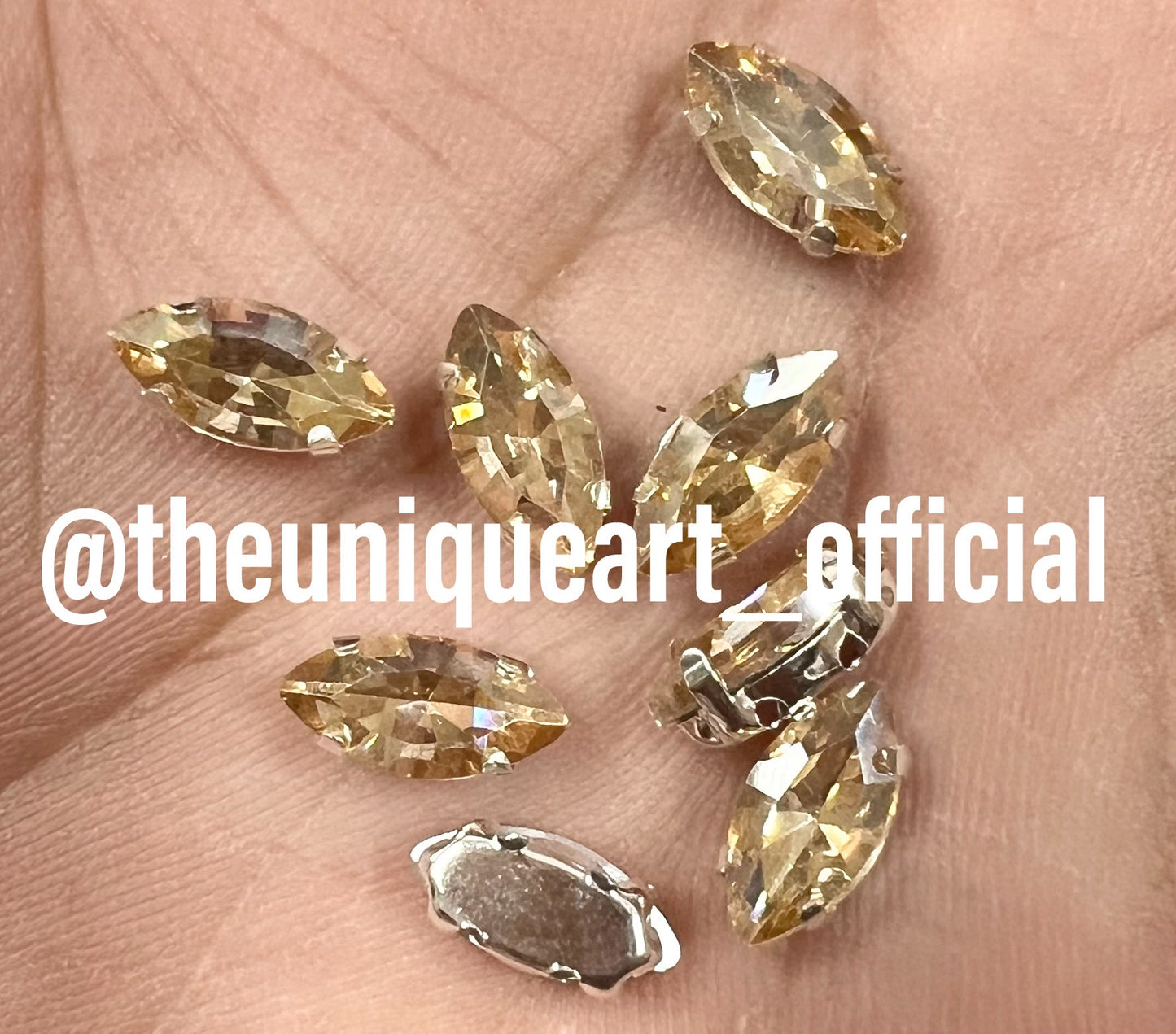 Light Golden Eye Clip Stone 10x5mm
