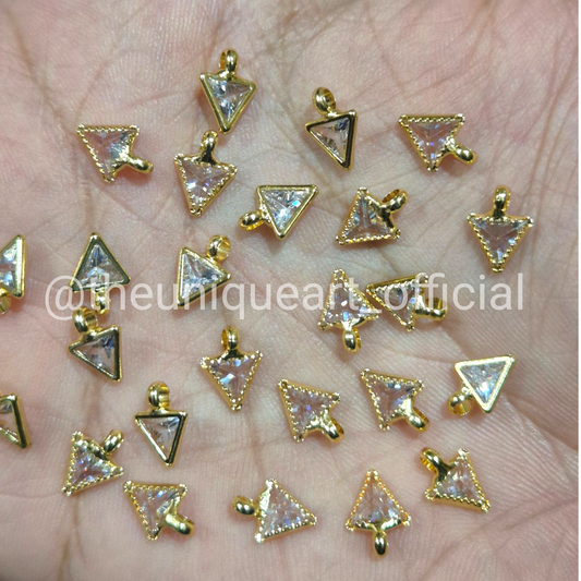 White AD Traingle Pendant with Loop 4x4x4mm