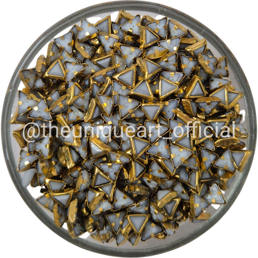 Pastel Grey Traingle 4x4x4mm